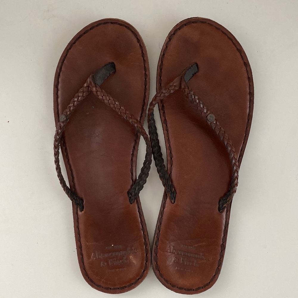 Abercrombie & Fitch leather flip flops size 8/9